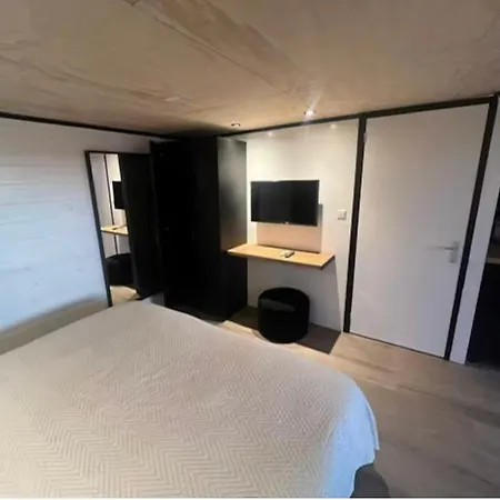 R&m Boutique Bed & Breakfast Lijnden