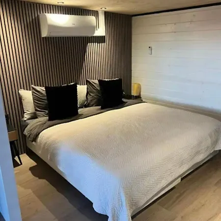 R&m Boutique Bed & Breakfast Lijnden