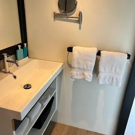 R&m Boutique Konukevi Lijnden